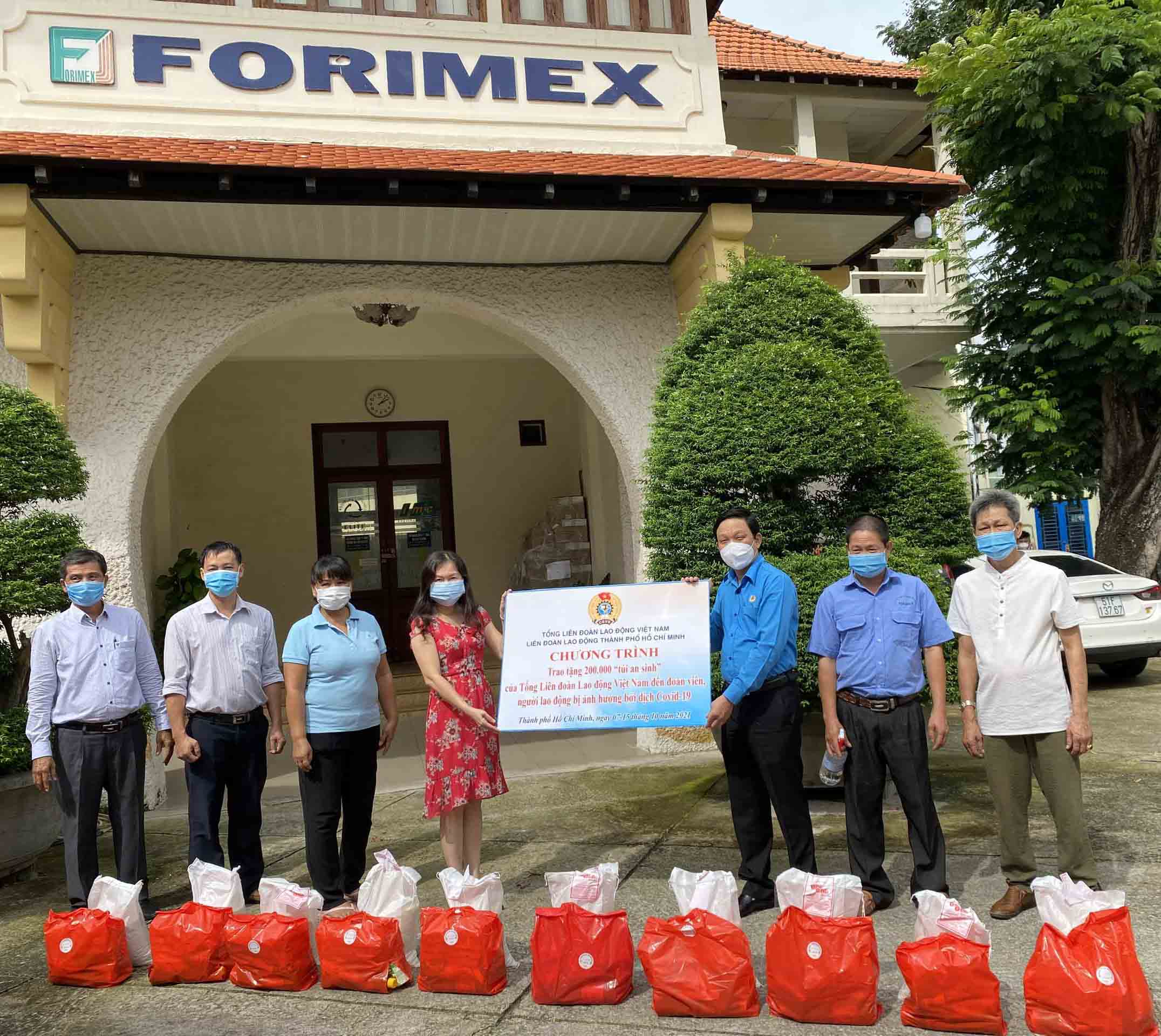 Chương trình trao tặng “túi an sinh” và gạo cho  đoàn viên công đoàn và người lao động  Tổng Công ty Nông nghiệp Sài Gòn