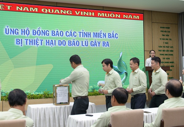 Khối Văn phòng Tổng Công ty Nông nghiệp Sài Gòn đóng góp, hỗ trợ các tỉnh miền Bắc bị thiên tai do bão lũ